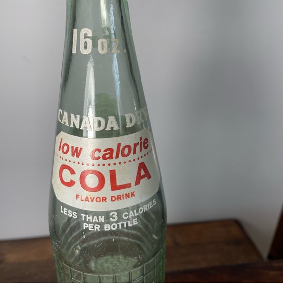 Vintage Canada Dry Cola green glass Bottle - Picture 2 of 7